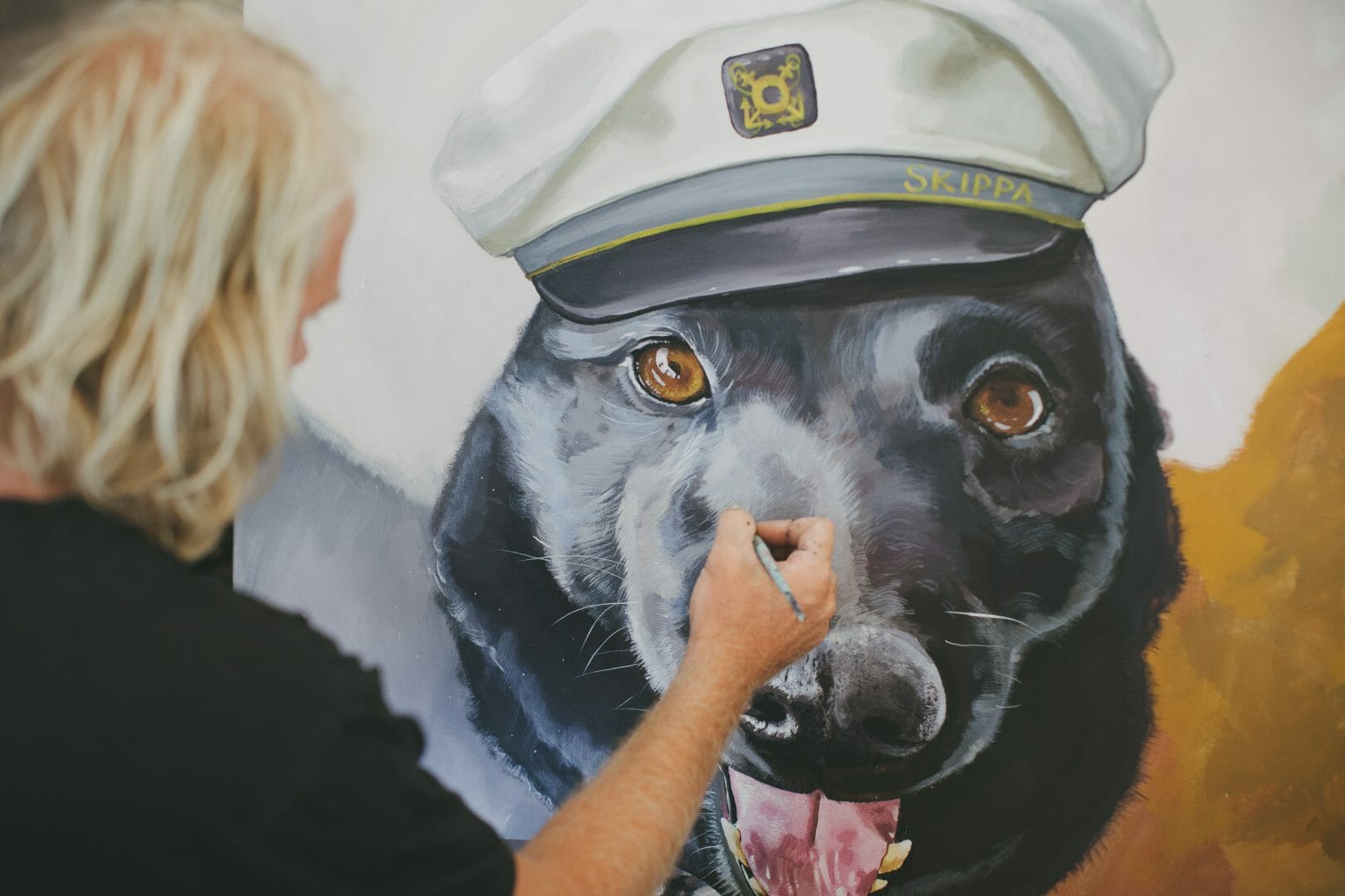 Wayne De Jong painting dog Coffs Harbour