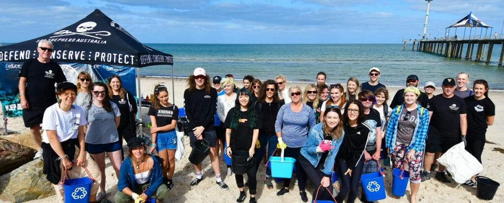 Seas Shepherd clean up volunteers