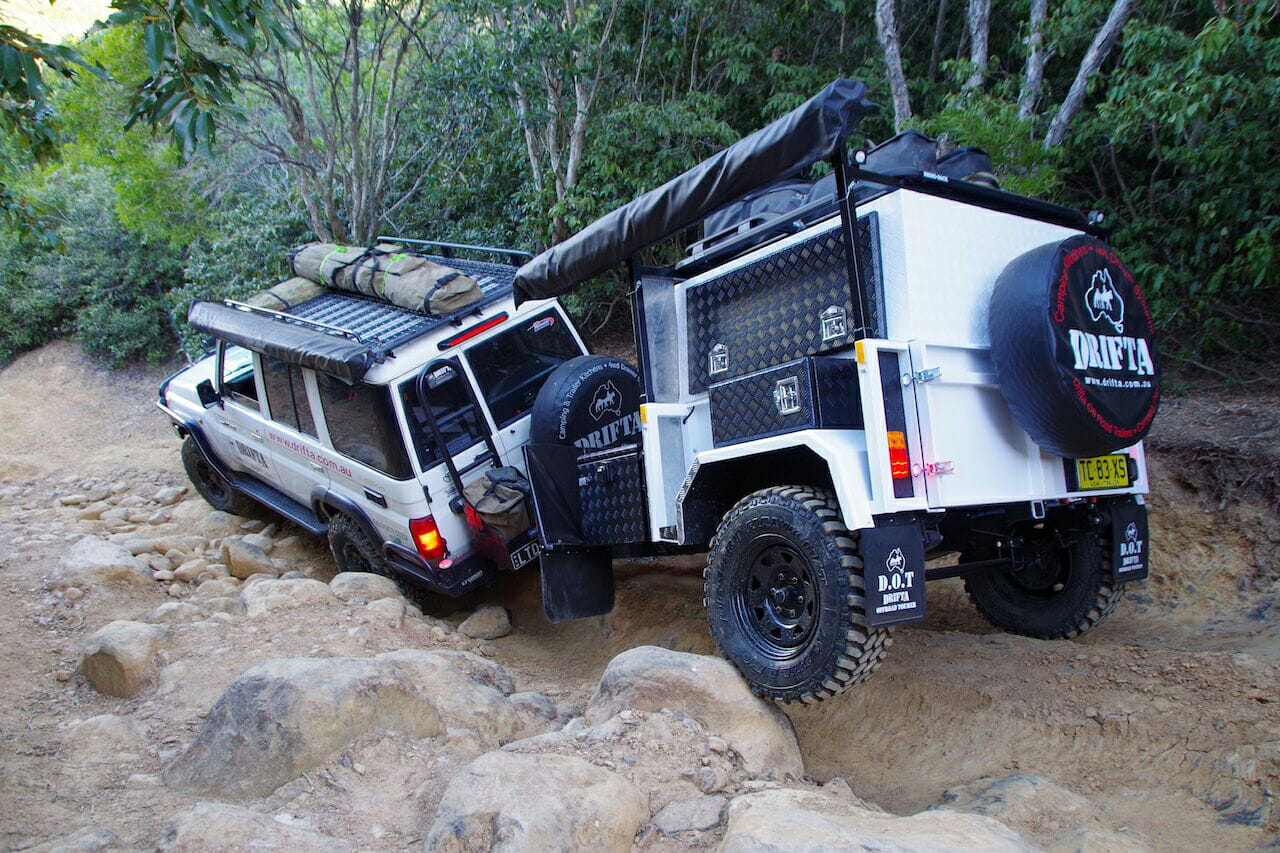 4WD pulling a Drifta trailer offroad