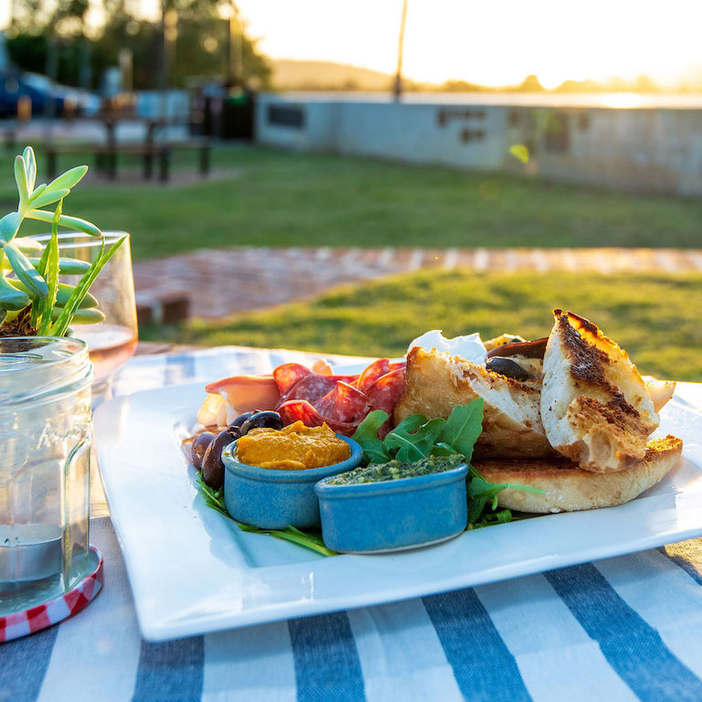 Riverside Picnics – Grafton
