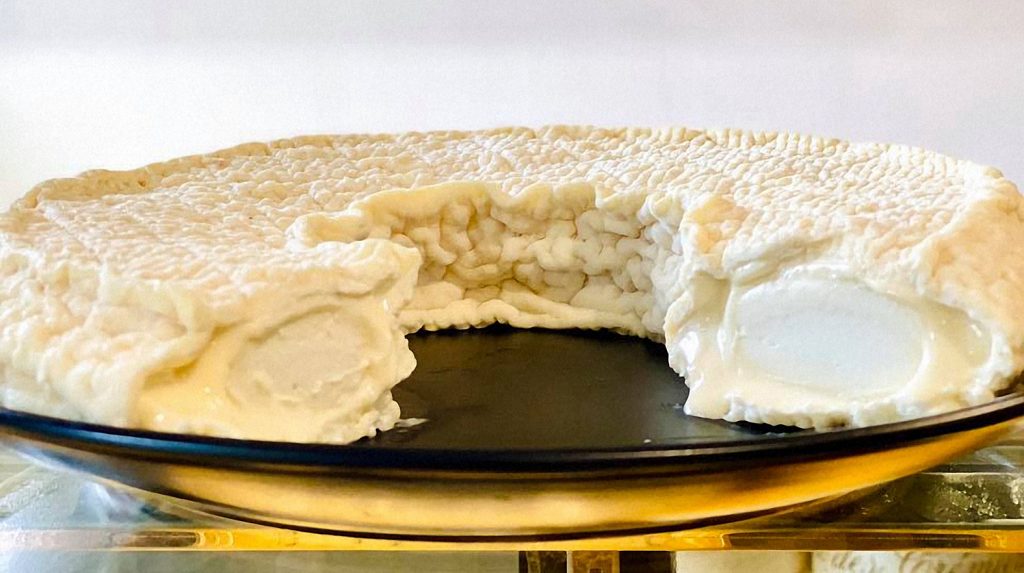 Holy Goat's La Luna Cheese Ring. Image courtesy of The Cheesemaking Workshop