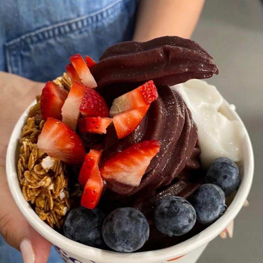 Close up shot of a smoothie bowl at Hub Cafe