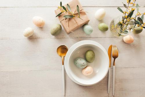 Natural Easter table decoration